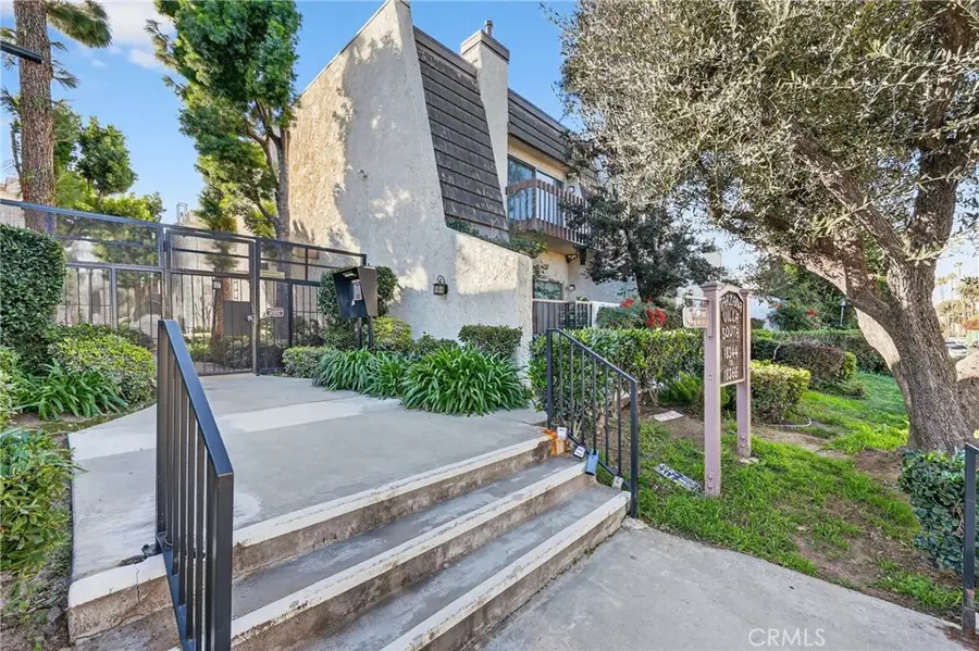 18360 Collins Street #E, Tarzana, CA 91356 - #2