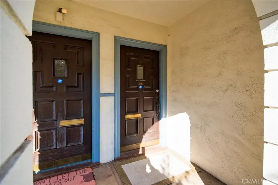6669 De Longpre Avenue, Los Angeles, CA 90028 - Image #2