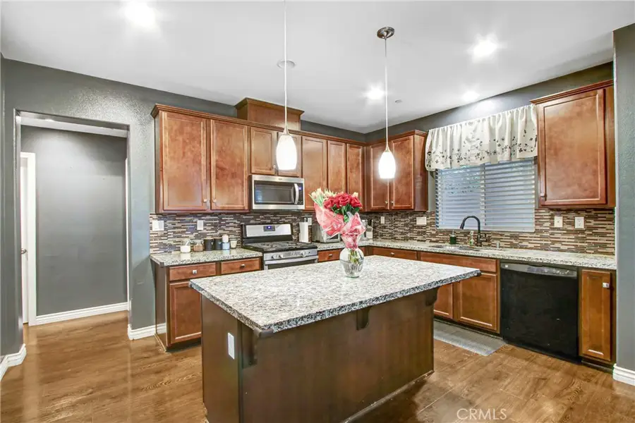 17582 Comfrey, San Bernardino, CA 92407 - #2