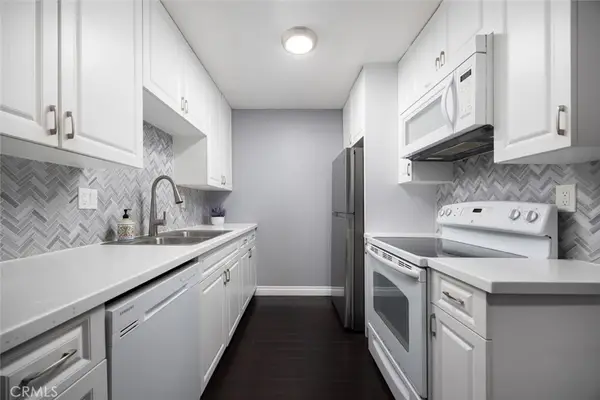 1000 W Macarthur Boulevard #11, Santa Ana, CA 92707