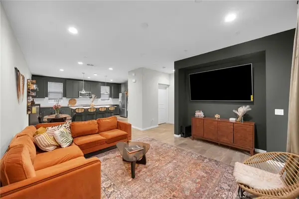 14865 W Maple Ter, Panorama City, CA 91402