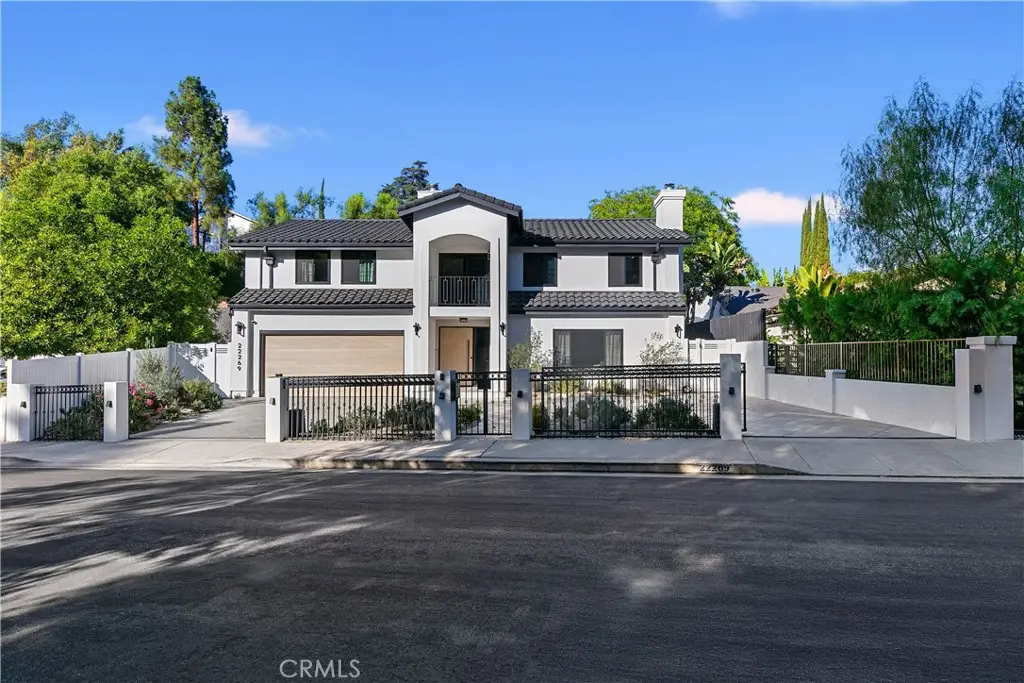 22269 Avenue San Luis, Woodland Hills, CA 91364 - #1