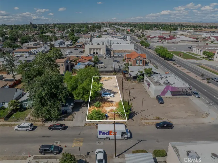 106 Woodrow Avenue, Bakersfield, CA 93308 - #2