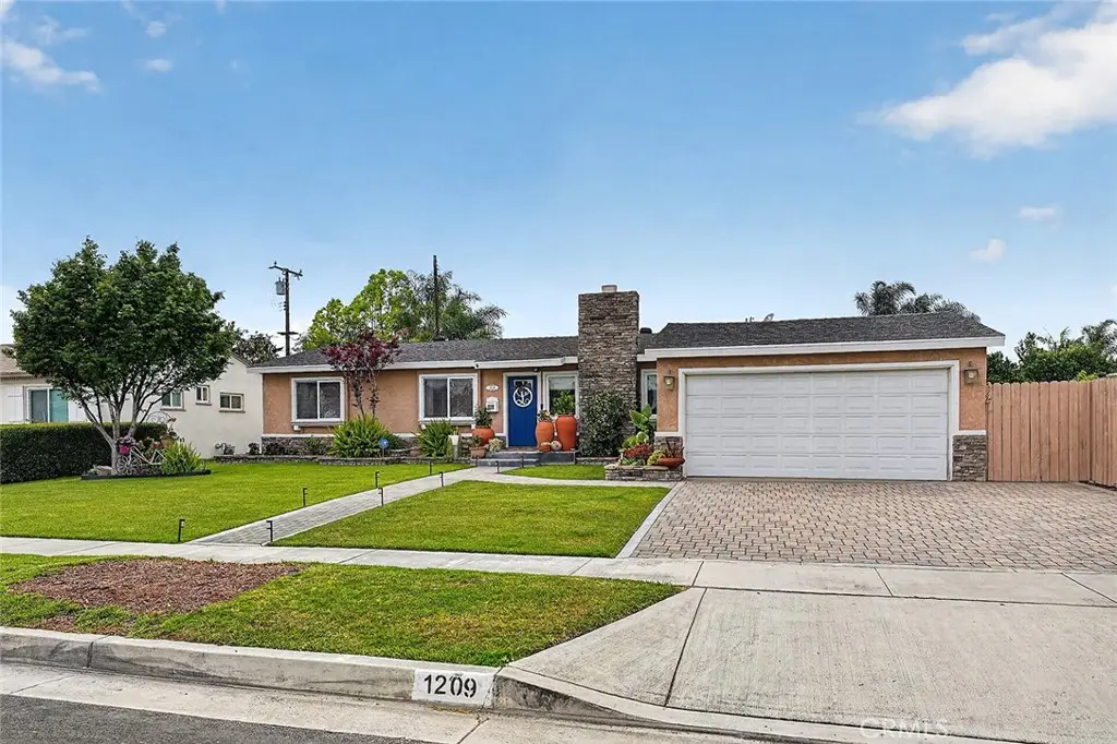 1209 S East Gates, Anaheim, CA 92804 - #1