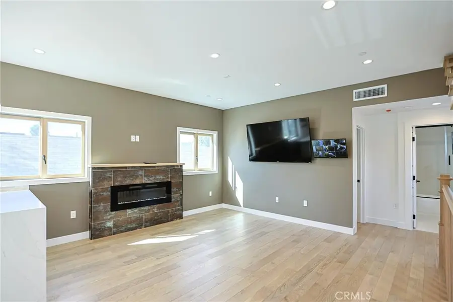 605 W 4th, Long Beach, CA 90802 - #2