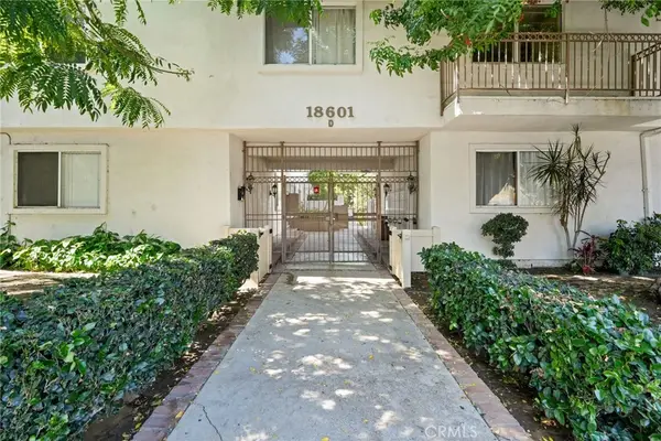 18601 Collins #D30, Tarzana, CA 91356