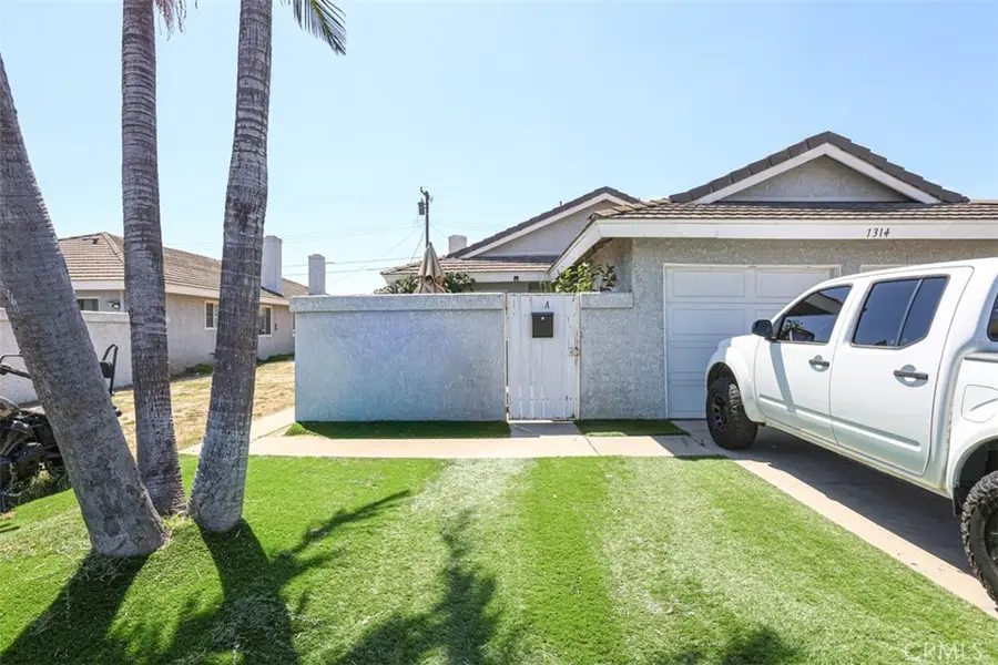 1314 N Bewley Street, Santa Ana, CA 92703 - #2