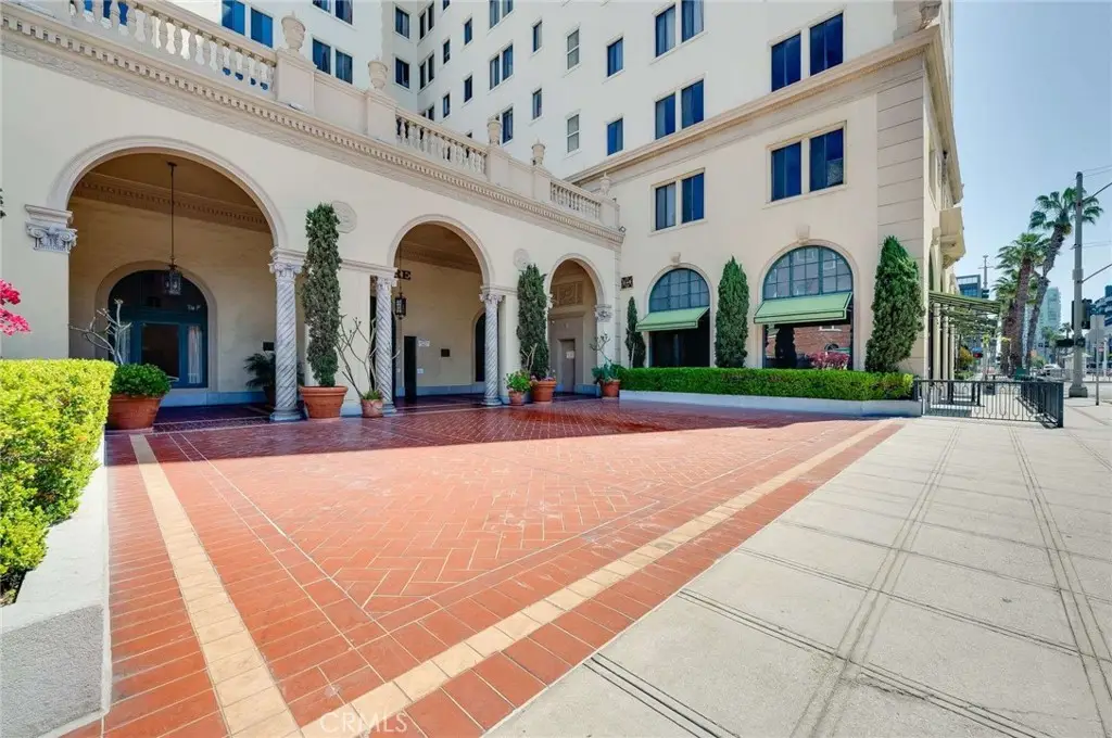315 W 3rd, Long Beach, CA 90802 - #1