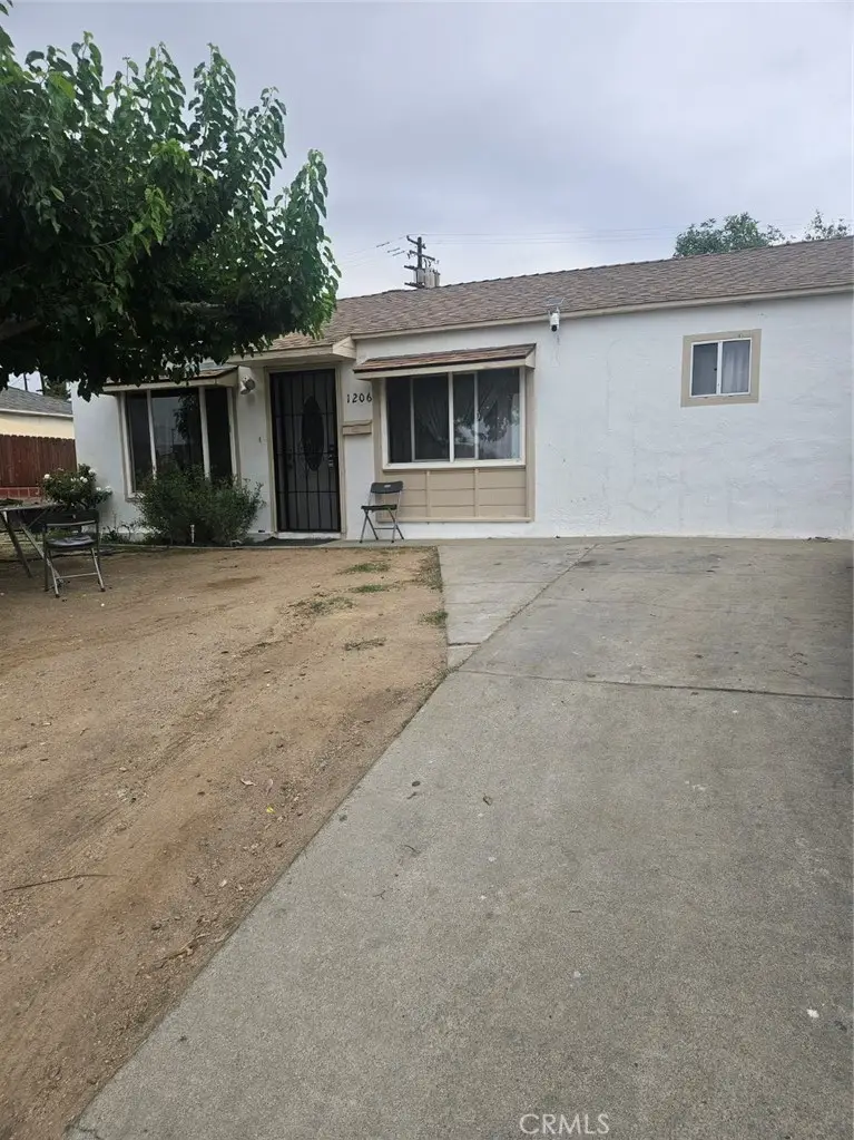 1206 Crawford, Bakersfield, CA 93305 - #1
