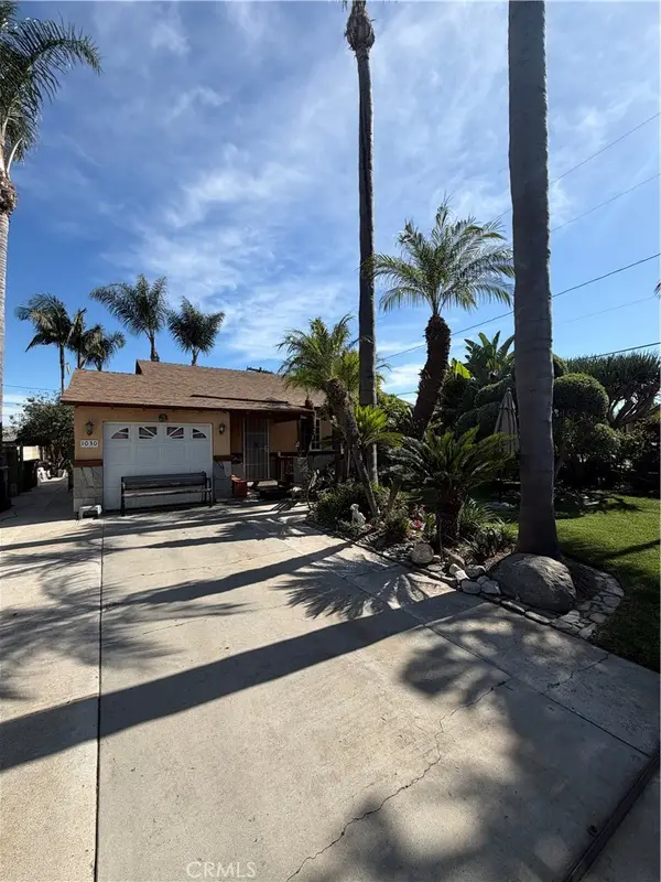 1030 W Glenwood Pl, Santa Ana, CA 92707