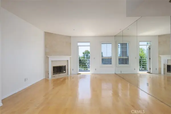 2604 E 20th Street #305, Signal Hill, CA 90755