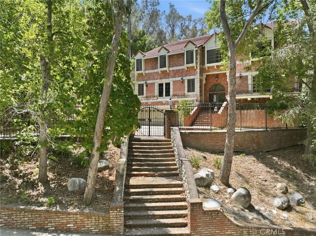 3243 Iredell, Studio City, CA 91604 - #1