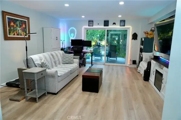 7101 Farralone #113, Canoga Park, CA 91303