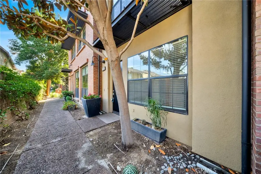 563 W Maple Avenue, Orange, CA 92868 - #2