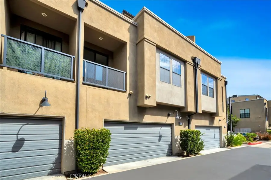 563 W Maple Avenue, Orange, CA 92868 - #3