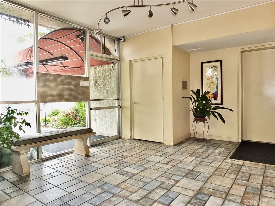 372 Carroll Park E E #406, Long Beach, CA 90814 - #3