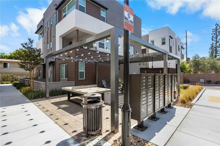 669 S Lyon Street, Santa Ana, CA 92705 - #2
