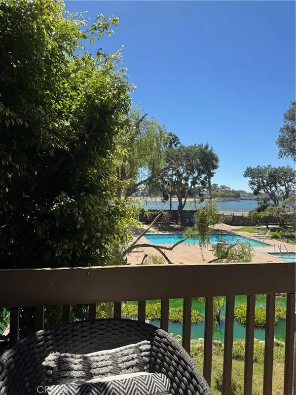 6326 Marina Pacifica Dr S, Long Beach, CA 90803