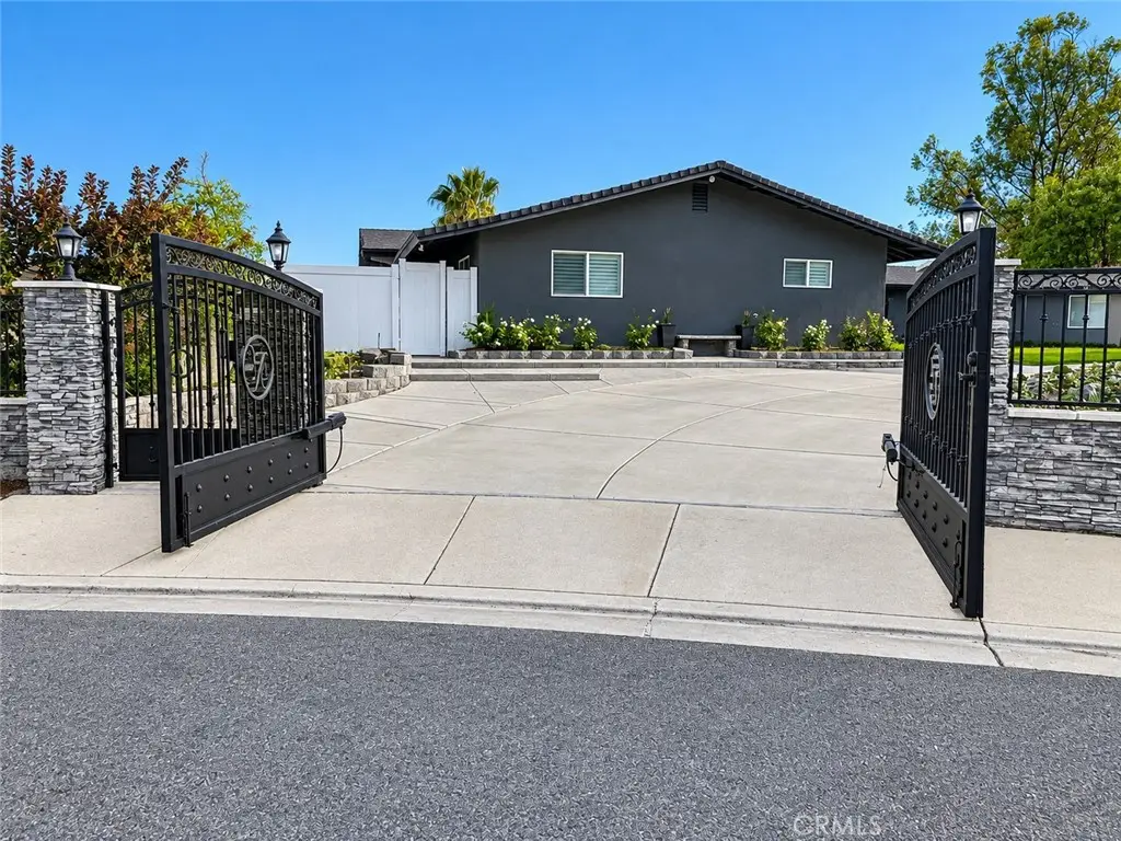 6031 Vista Del Aguila, Riverside, CA 92509 - #1