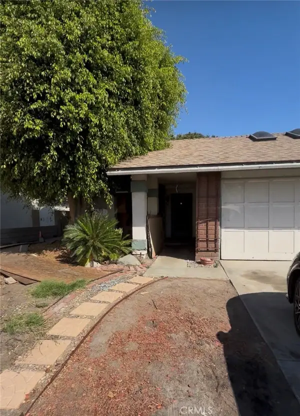 1033 S Dennis, Santa Ana, CA 92704