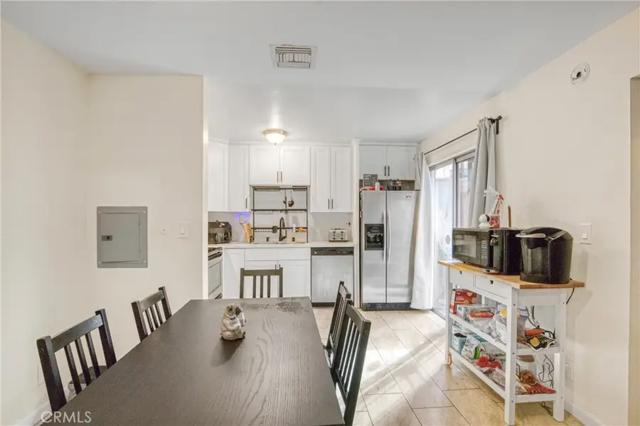 7300 Lennox Avenue #J5, Van Nuys, CA 91405 - Image #3