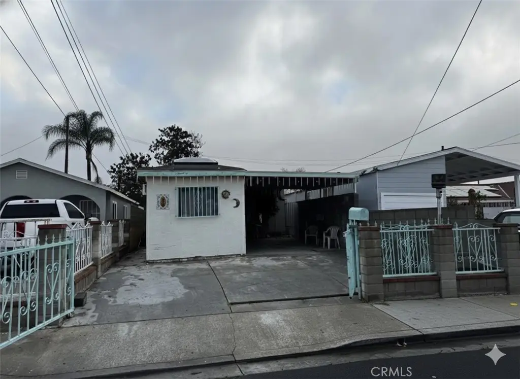 8217 Howe, Paramount, CA 90723 - #1