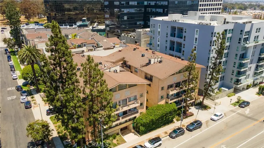 1154 S Barrington Avenue #213, Los Angeles, CA 90049 - #2