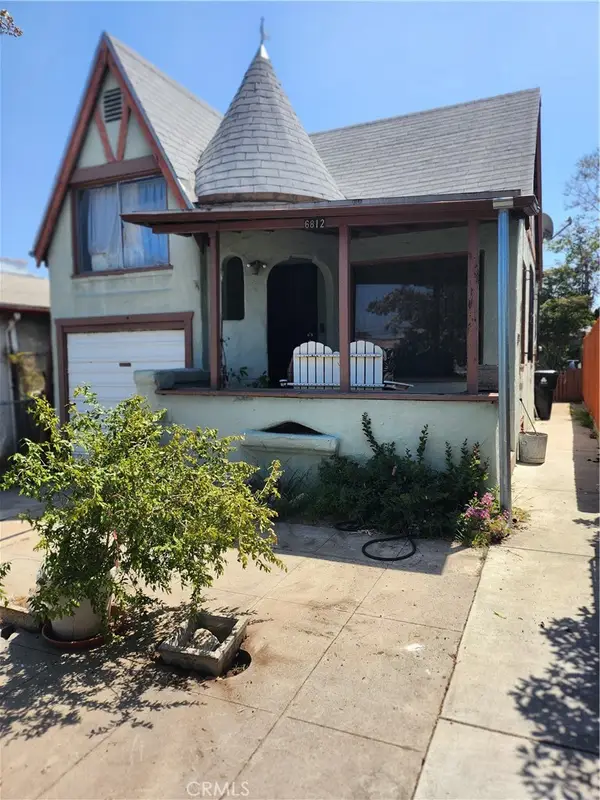 6812 S Van Ness, Los Angeles, CA 90047