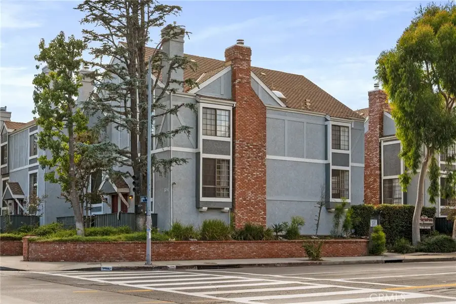 18100 Burbank #14, Tarzana, CA 91356 - Image #2