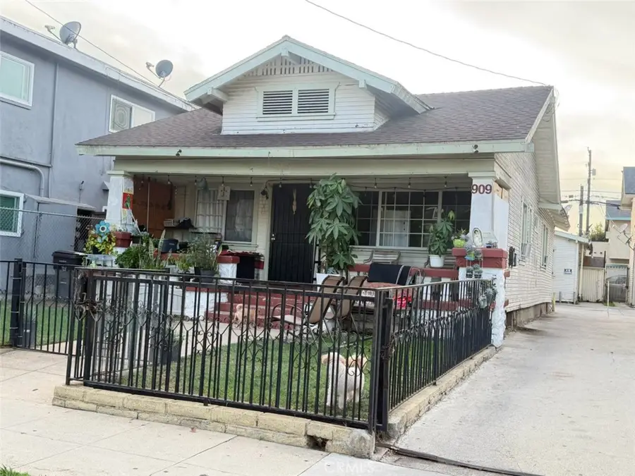 909 Gaviota, Long Beach, CA 90813 - Image #2