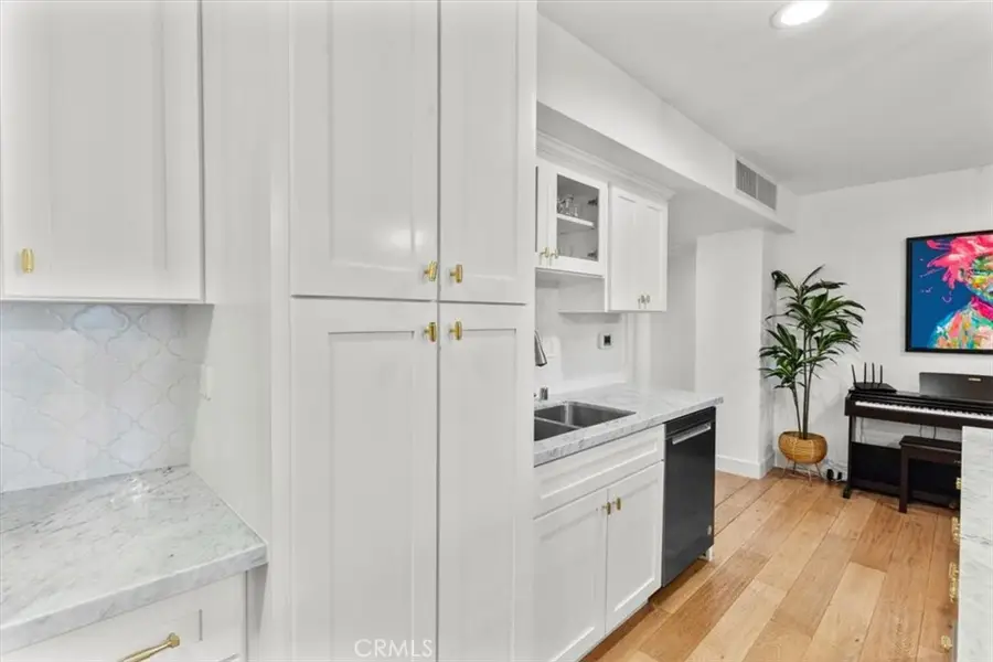 10501 Wilshire #2212, Los Angeles, CA 90024 - Image #3