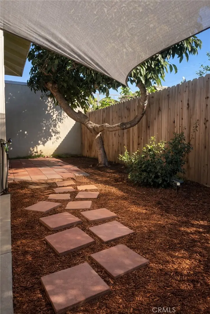 1074 Vina Avenue, Long Beach, CA 90813 - Image #3