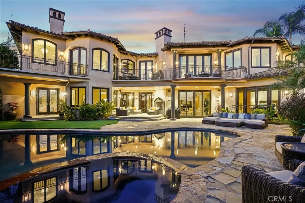 215 S Poinsettia Avenue, Manhattan Beach, CA 90266 - #1