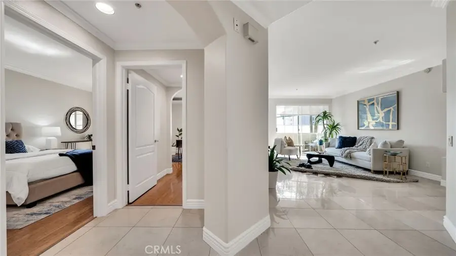 7218 Hillside Avenue #202, Los Angeles, CA 90046 - #2