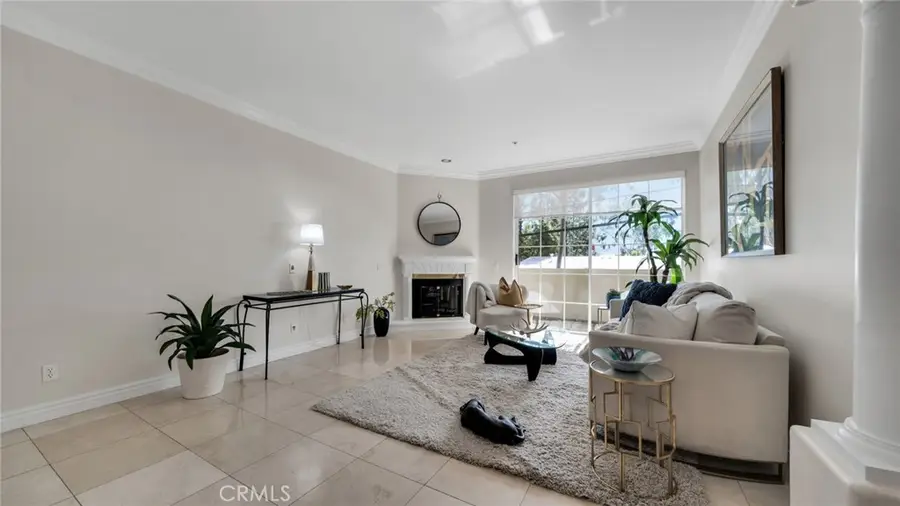 7218 Hillside Avenue #202, Los Angeles, CA 90046 - #3