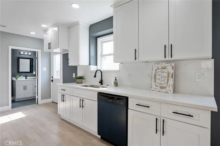 8716 S 10th Avenue, Inglewood, CA 90305 - #2