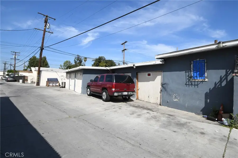 19 E 69th Street, Long Beach, CA 90805 - #2