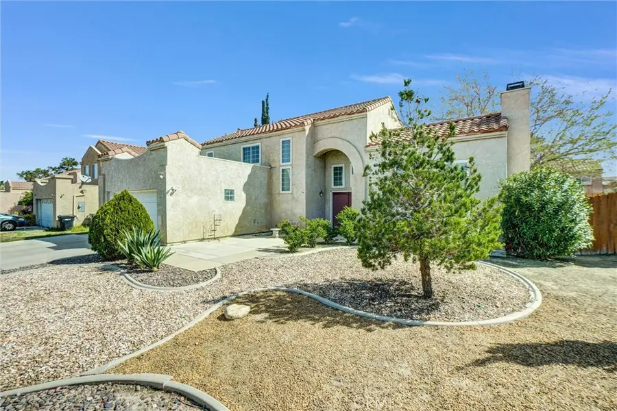 37230 45th St E E, Palmdale, CA 93552 - #2