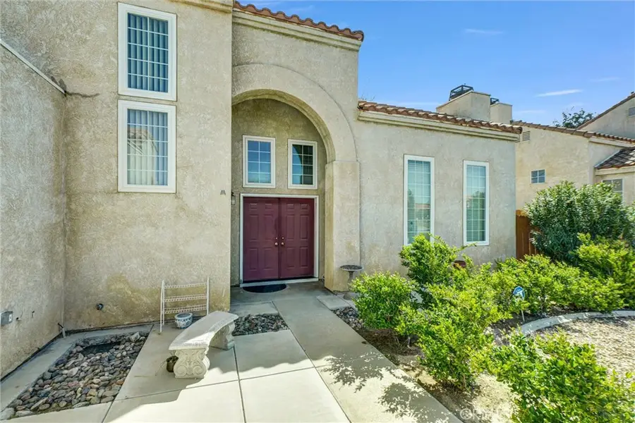 37230 45th St E E, Palmdale, CA 93552 - #3