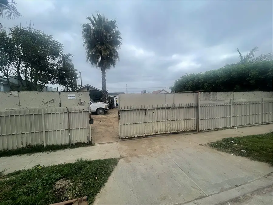 1143 W 101st, Los Angeles, CA 90044 - #3