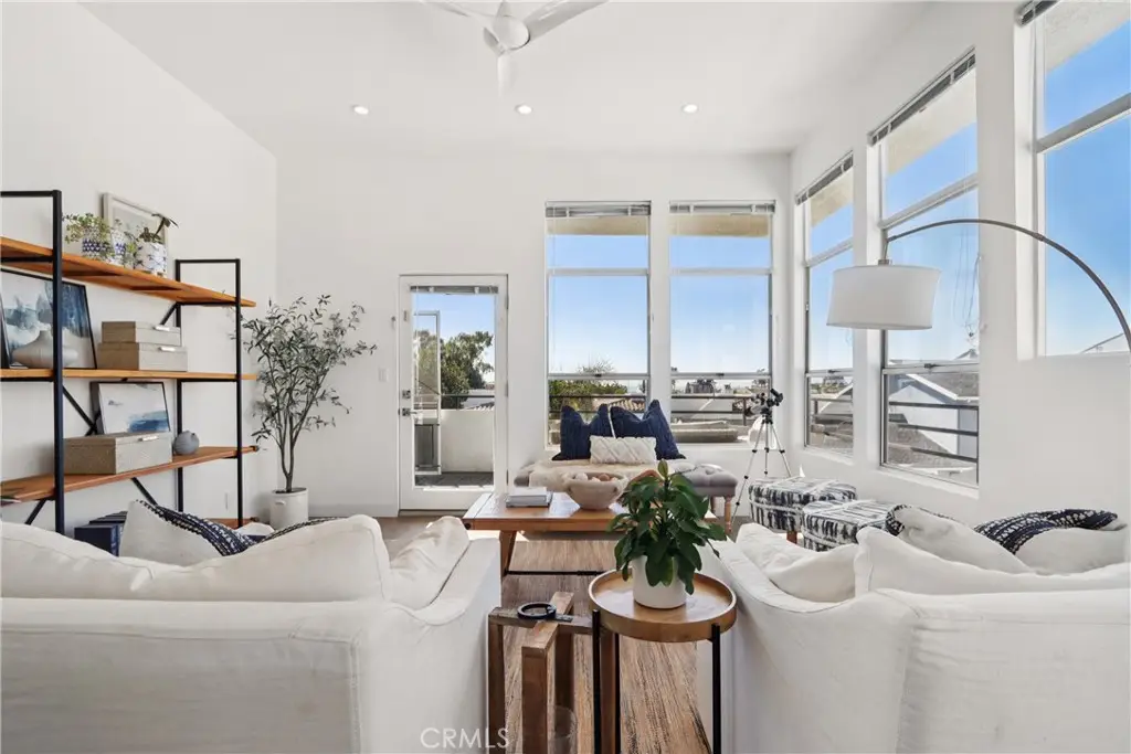 647 1st Place, Hermosa Beach, CA 90254 - #1