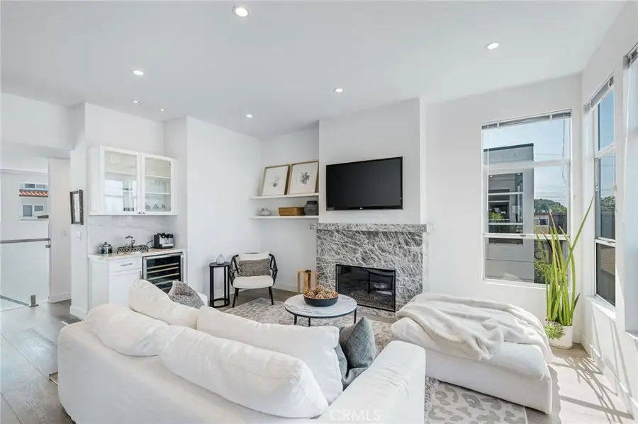 647 1st Place, Hermosa Beach, CA 90254 - #2
