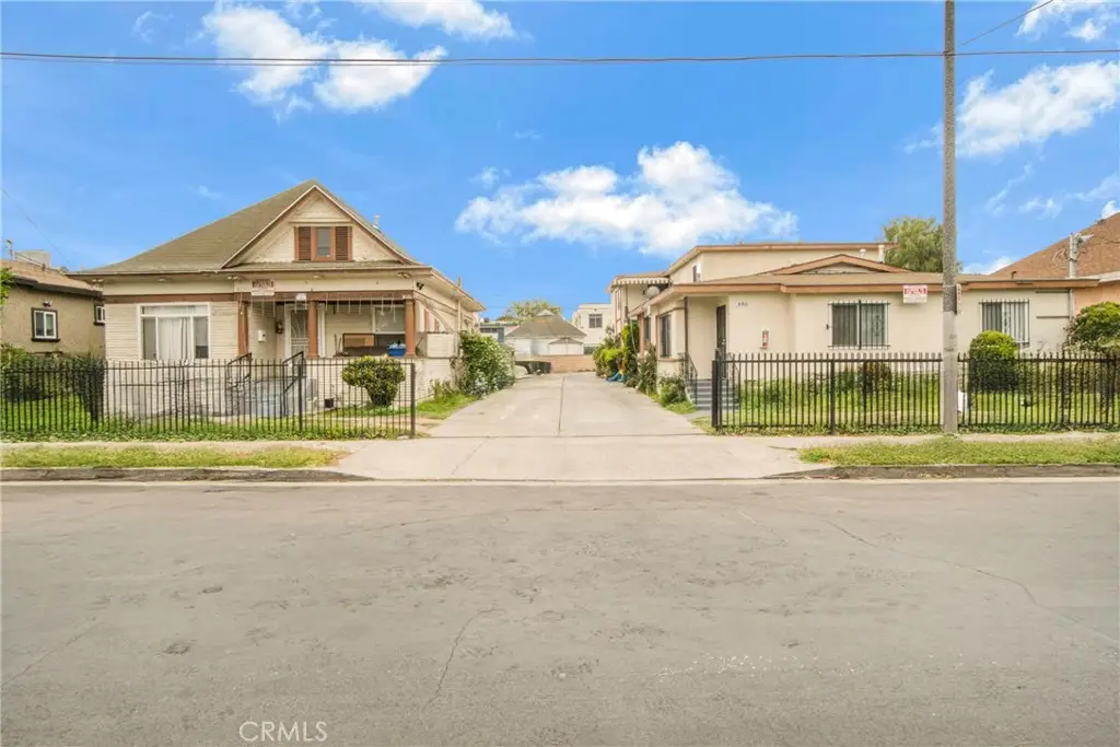 886 E 43rd Place, Los Angeles, CA 90011 - #1