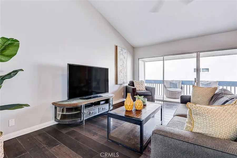 826 Camino Real #202, Redondo Beach, CA 90277 - #3
