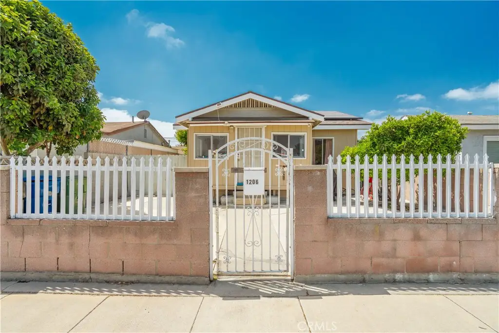 1206 E Cruces, Wilmington, CA 90744 - #1
