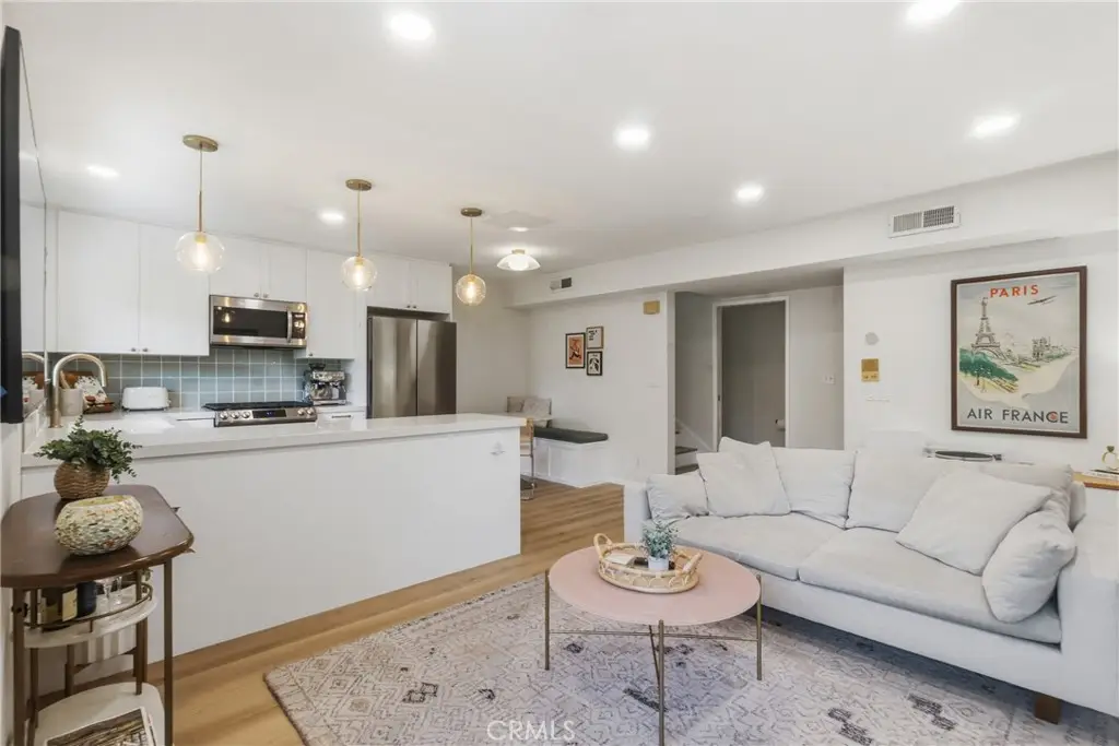 2147 N Beachwood #4, Los Angeles, CA 90068 - #1