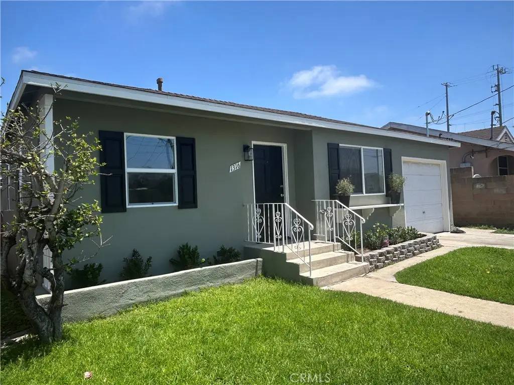 1316 Ravenna, Wilmington, CA 90744 - #1