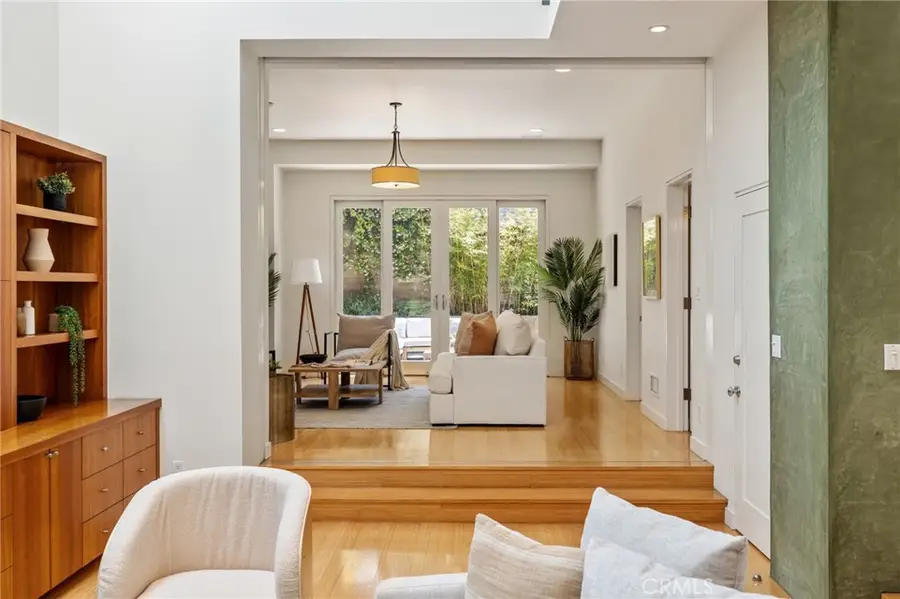 2710 Pine Ave., Manhattan Beach, CA 90266 - #3