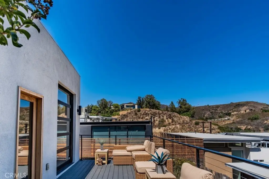6810 Cahuenga Park, Los Angeles, CA 90068 - #1