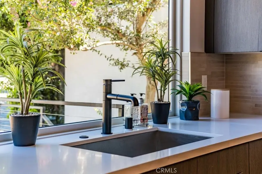 6810 Cahuenga Park, Los Angeles, CA 90068 - #3